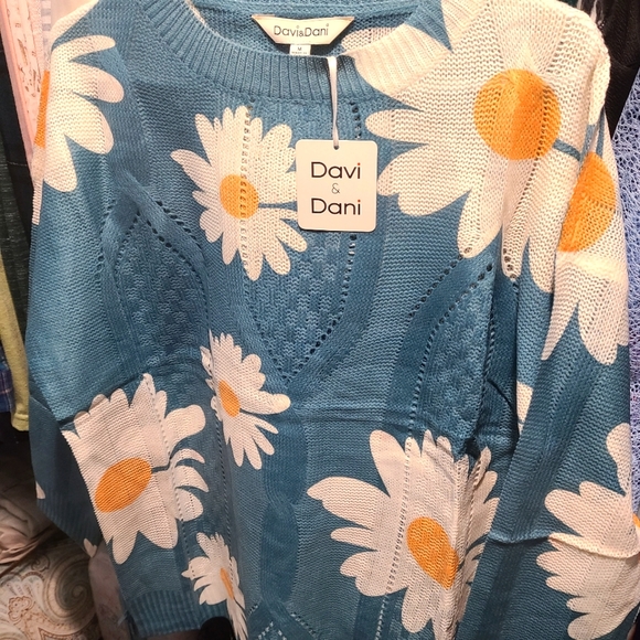 Davi&Dani Flowered Sweatshirt - Picture 7 of 7